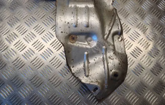Opel Zafira B Heat shield in engine bay 55182370