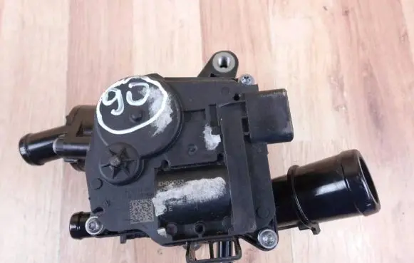Thermostat/thermostat housing