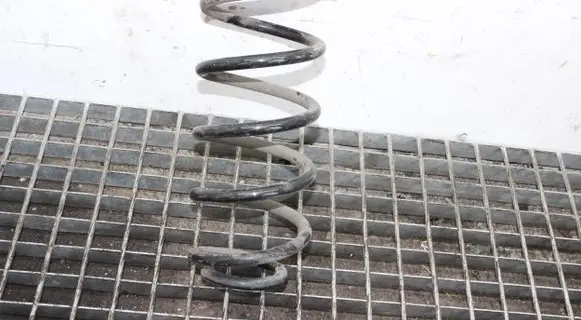 Toyota Auris E180 Rear coil spring