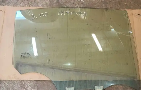 Renault Latitude (L70) Rear door window glass 