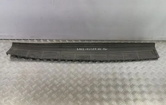 Toyota Land Cruiser (J200) Rear bumper trim bar molding 5216260040