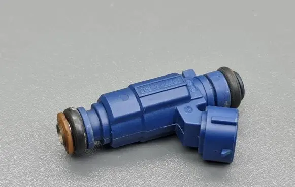 Hyundai i30 Fuel injector 353102B000