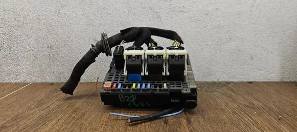 Peugeot 308 Fuse module 9810296080 35870853 BSMZ0201