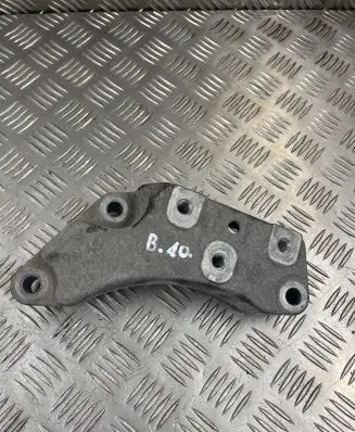 Engine mounting bracket
