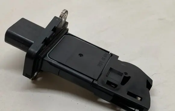 Land Rover Evoque I Mass air flow meter V8V2112B579AA