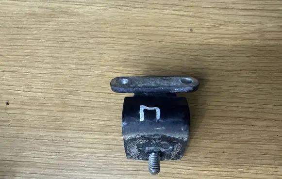 Volkswagen Golf V Tailgate/trunk/boot hinge