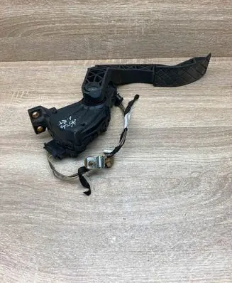 Volkswagen PASSAT B5 Accelerator throttle pedal 8D1721523A 6PV008026 WITHPLUG