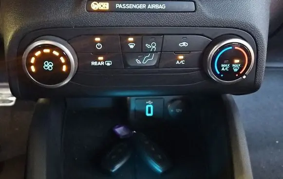 Ford Focus Climate control/heater control trim KX7T-19980-AA IMPRK1534889