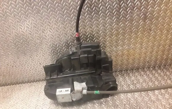 Nissan Juke I F15 Coupe door lock (next to the handle) 