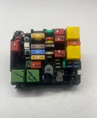 Peugeot 208 I Fuse module 9804848480 Z000667X