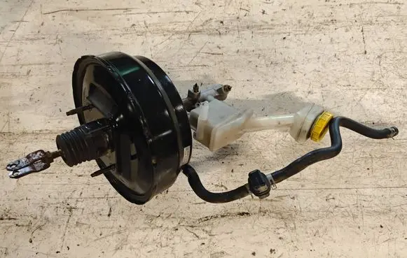 Nissan X-Trail T30 Brake booster 8H752 M215T 86401716