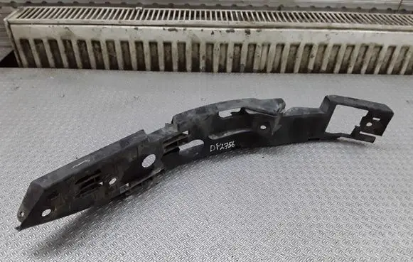 Volkswagen Touareg I Front bumper mounting bracket 7L6807184C