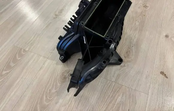Volkswagen Golf VI Intake manifold 03C129711AD
