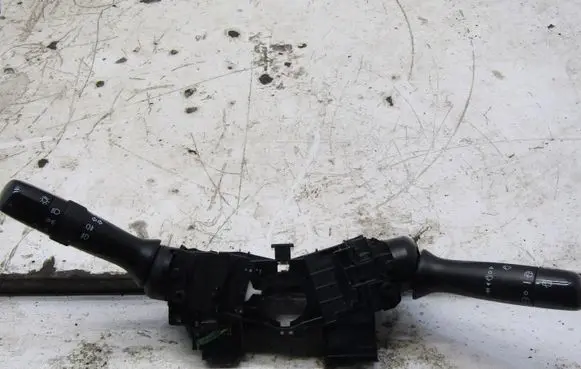 Nissan X-Trail T32 Headlight wiper switch OH040