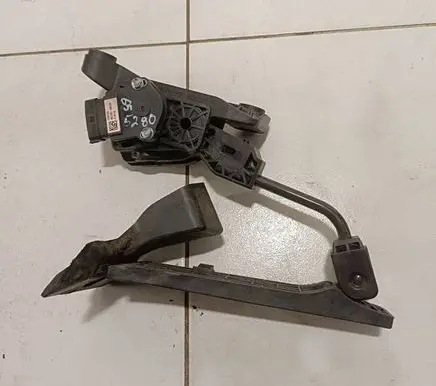 Hyundai Santa Fe Accelerator throttle pedal 351904X700 130723 60116
