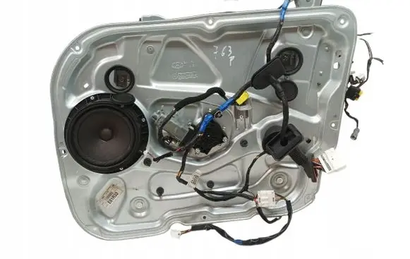 Front window lifting mechanism without motor