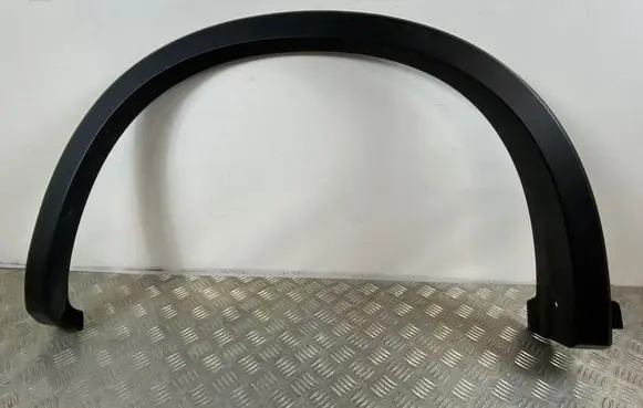 Rear fender molding trim
