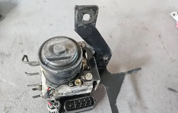Mitsubishi Pajero Pinin ABS Pump 844402670 MR370264