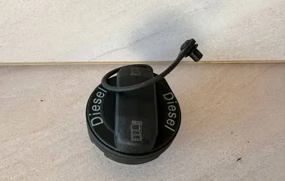 Volkswagen Jetta VI Fuel tank filler cap 1J0201553AJ