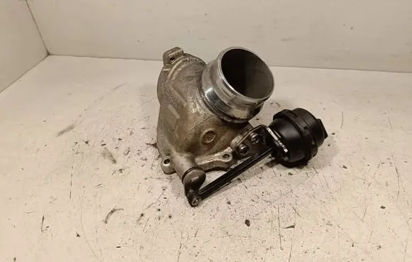 BMW X6 E71 Turbo system vacuum part 11657808169