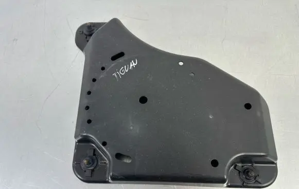 Volkswagen Tiguan Fuel tank bottom protection 5QF131331A