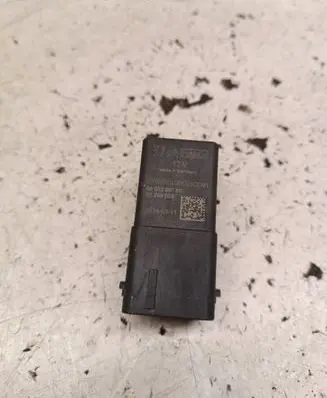 Citroen DS5 Glow plug pre-heat relay 9803299780 20140311 51299058
