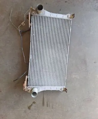 Toyota Avensis T270 Intercooler radiator 0R040 JD1271003521