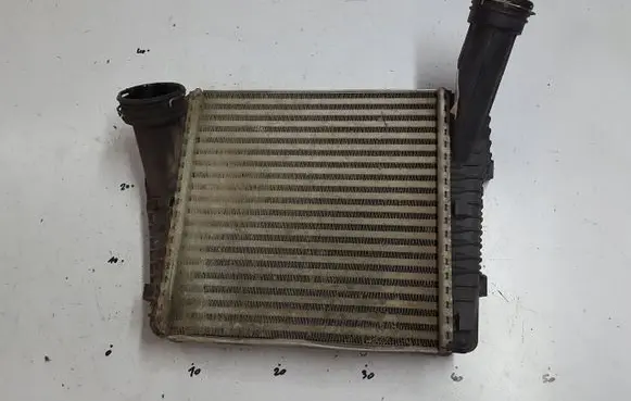 Volkswagen Touareg II Intercooler radiator 7P6145804A