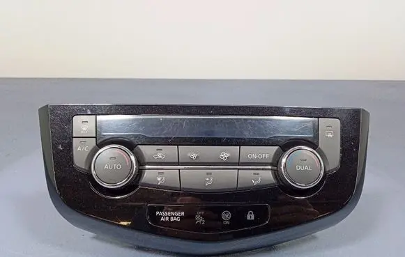 Nissan Qashqai Climate control unit 275004EA0A