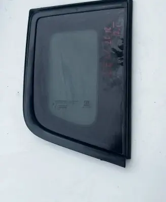 Jeep Renegade Rear side window