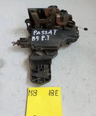 Volkswagen PASSAT B5 Rear door lock 3B1839016A