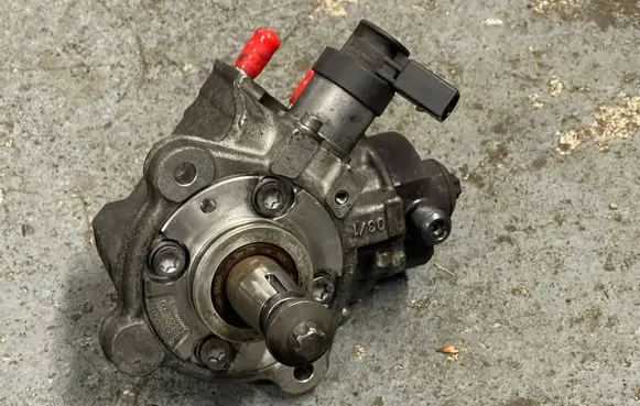 BMW 1 E82 E88 Fuel injection high pressure pump 0445010509 7801000