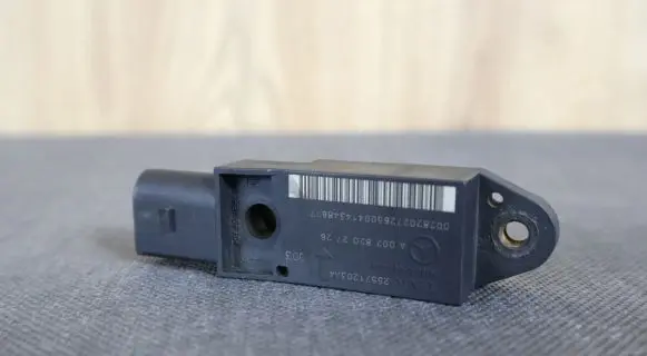 Mercedes-Benz SLK R171 Airbag deployment crash/impact sensor 0028202726 A0028202726