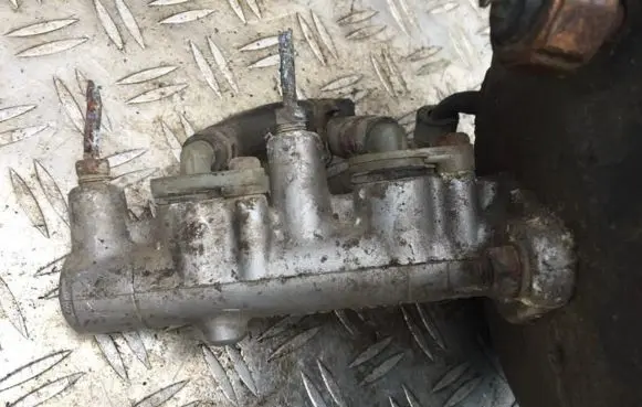 Mitsubishi Lancer Master brake cylinder