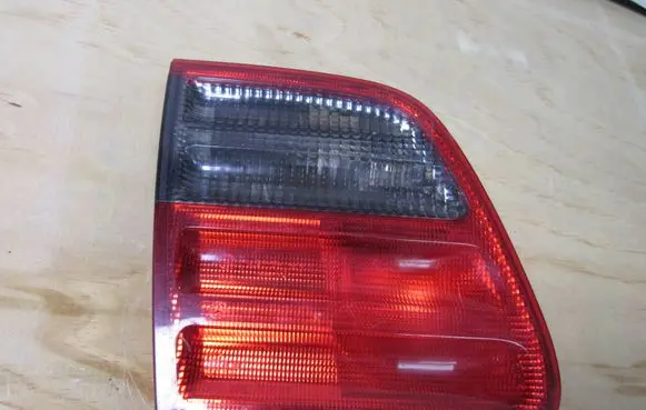 Mercedes-Benz E W210 Tailgate rear/tail lights A2108207564 1070 32453101