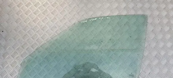 Peugeot 405 Front door window glass four-door