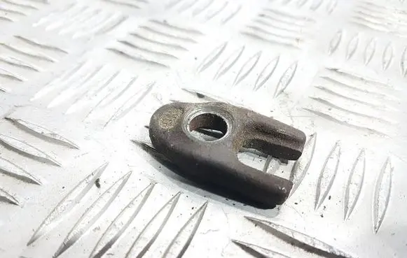 Renault Clio II Fuel Injector clamp holder 