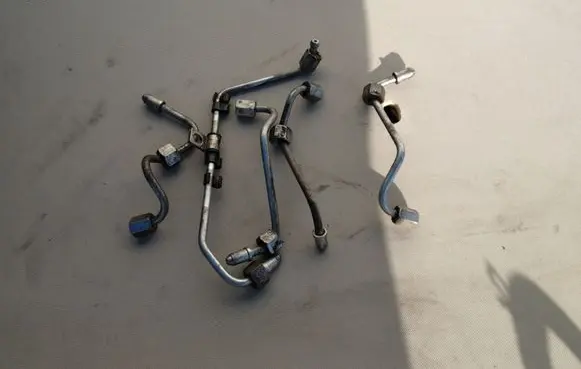 Chevrolet Captiva Fuel injector supply line/pipe 