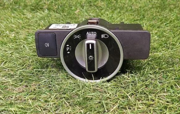 Mercedes-Benz C W204 Light switch A2129050551