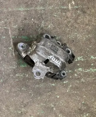 Chevrolet Trax Engine mount bracket
