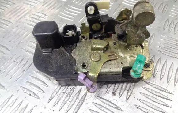 Chrysler PT Cruiser Front door lock