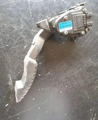 Renault Laguna II Accelerator throttle pedal 8200003392 6PV00811901