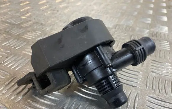 BMW 5 E60 E61 Electric auxiliary coolant/water pump 6922647