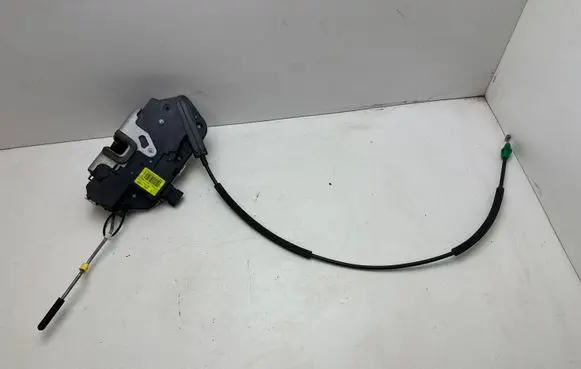 Ford Mustang V Front door lock DA5A5421812BA