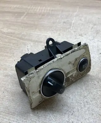 Mercedes-Benz E W211 Light switch 2115450104 04056002
