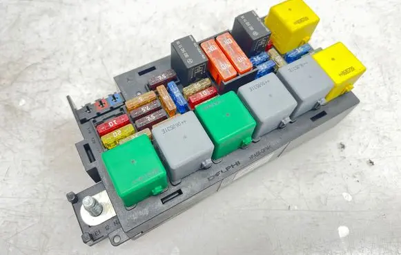 Mercedes-Benz ML W164 Fuse module A1645400672