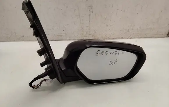 Mitsubishi Grandis Front door electric wing mirror