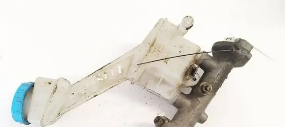 Nissan Primera Brake fluid reservoir 