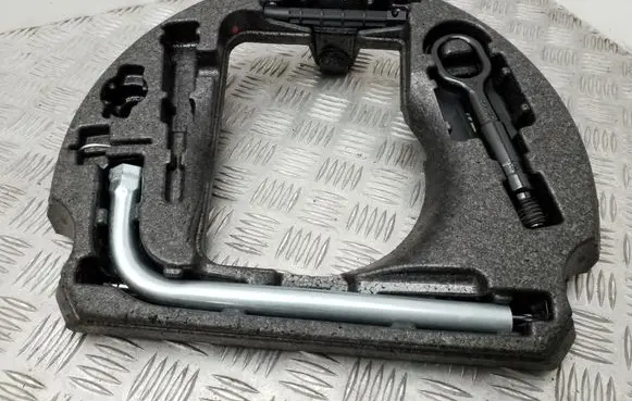 Audi A6 S6 C7 4G Tool set 4G0012109 8K0805615