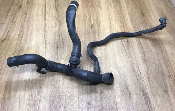 Land Rover Range Rover Sport L494 Engine coolant pipe/hose FPLA8584CB